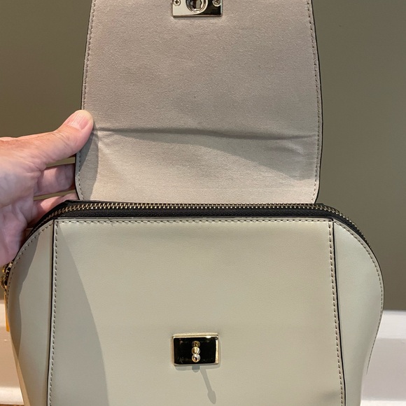 Danier leather knapsack purse - Picture 4 of 6